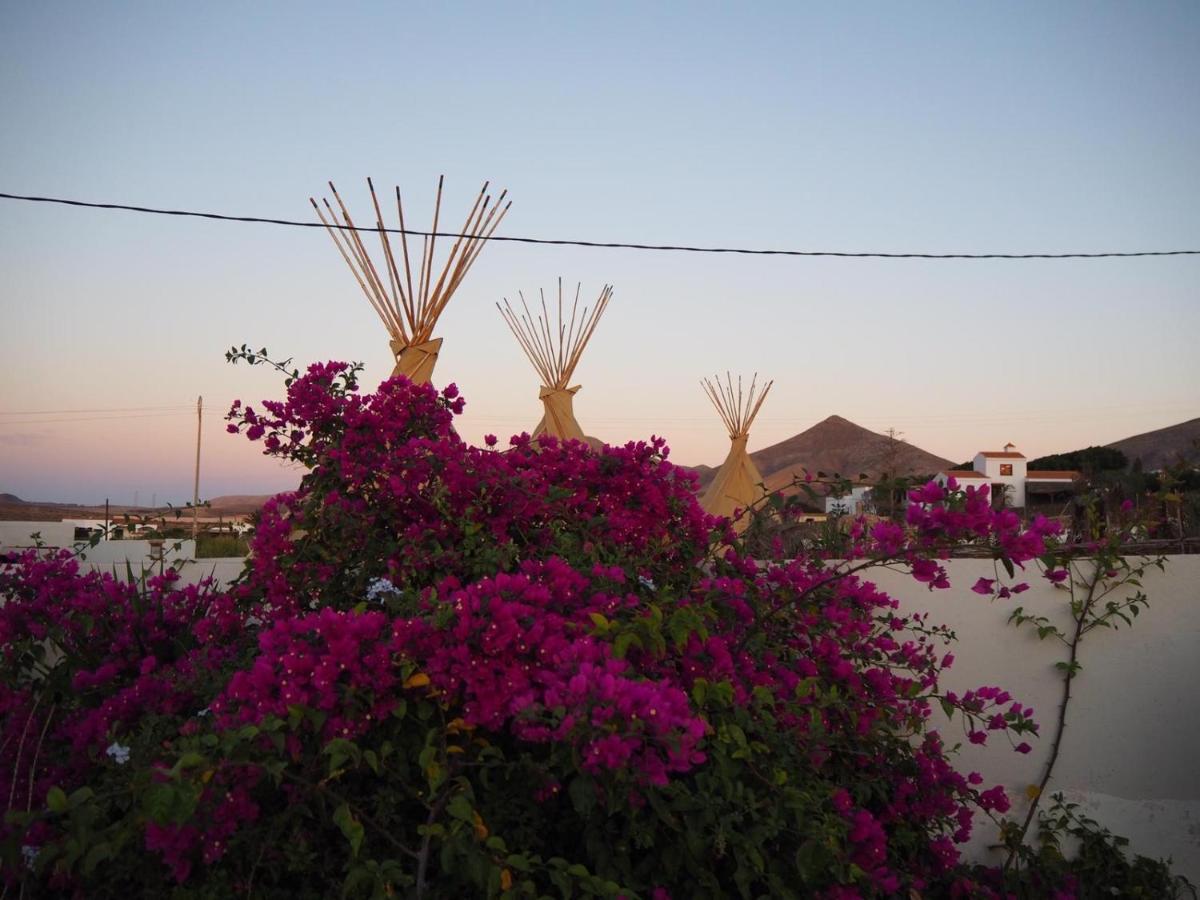 ホテル Teepee Costa ティンダヤ エクステリア 写真